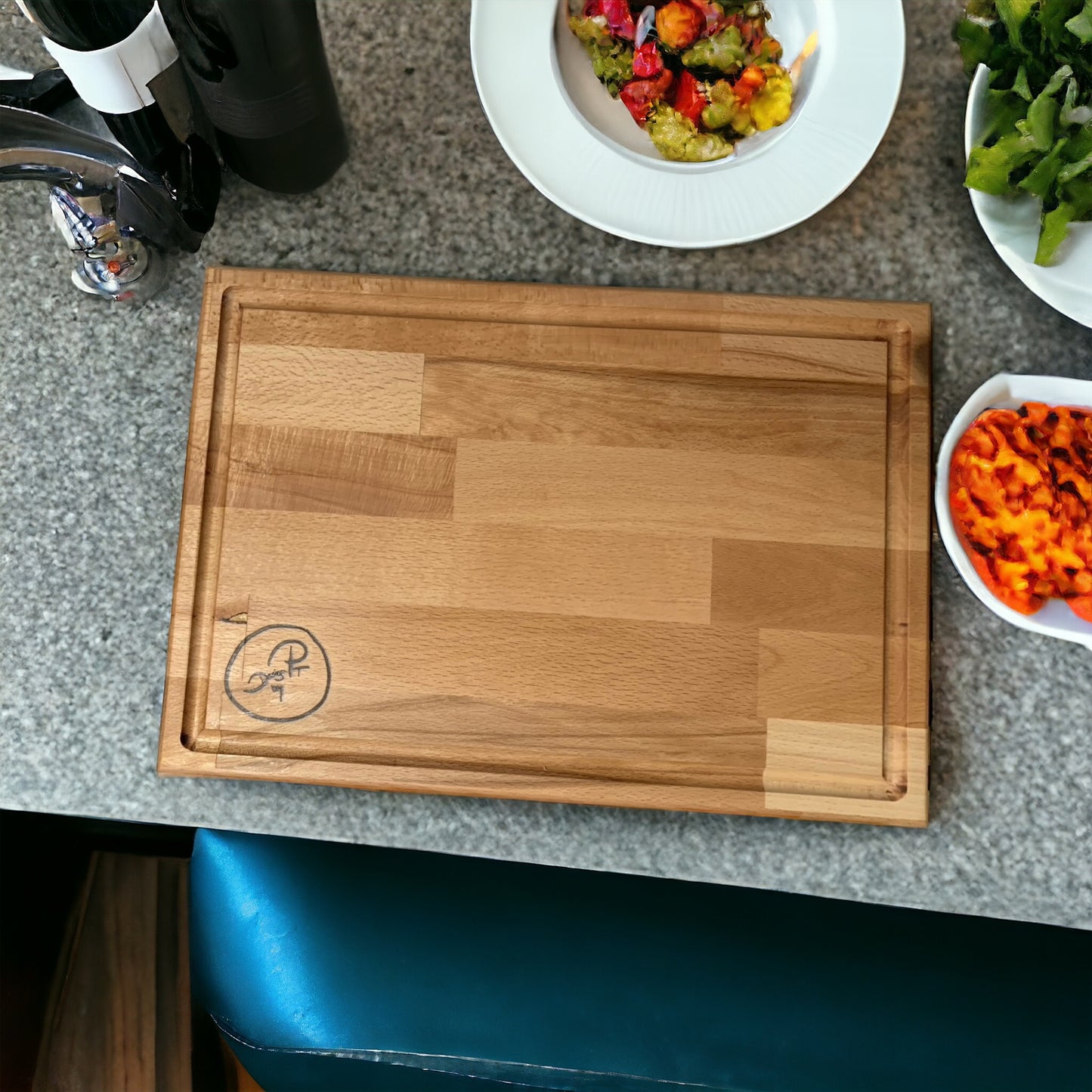 Schneidebrett mit Saftrinne