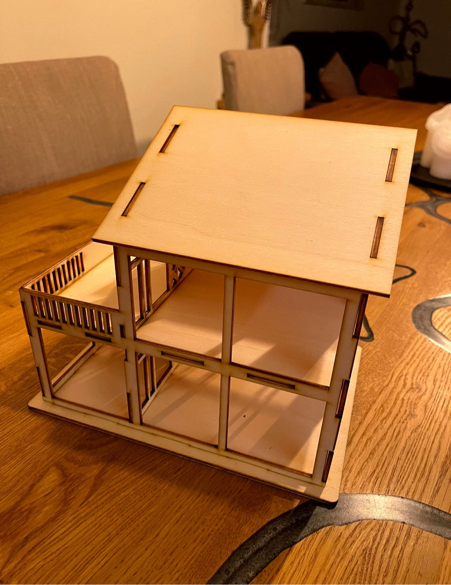 Puppenhaus aus Sperrholz als Bausatz