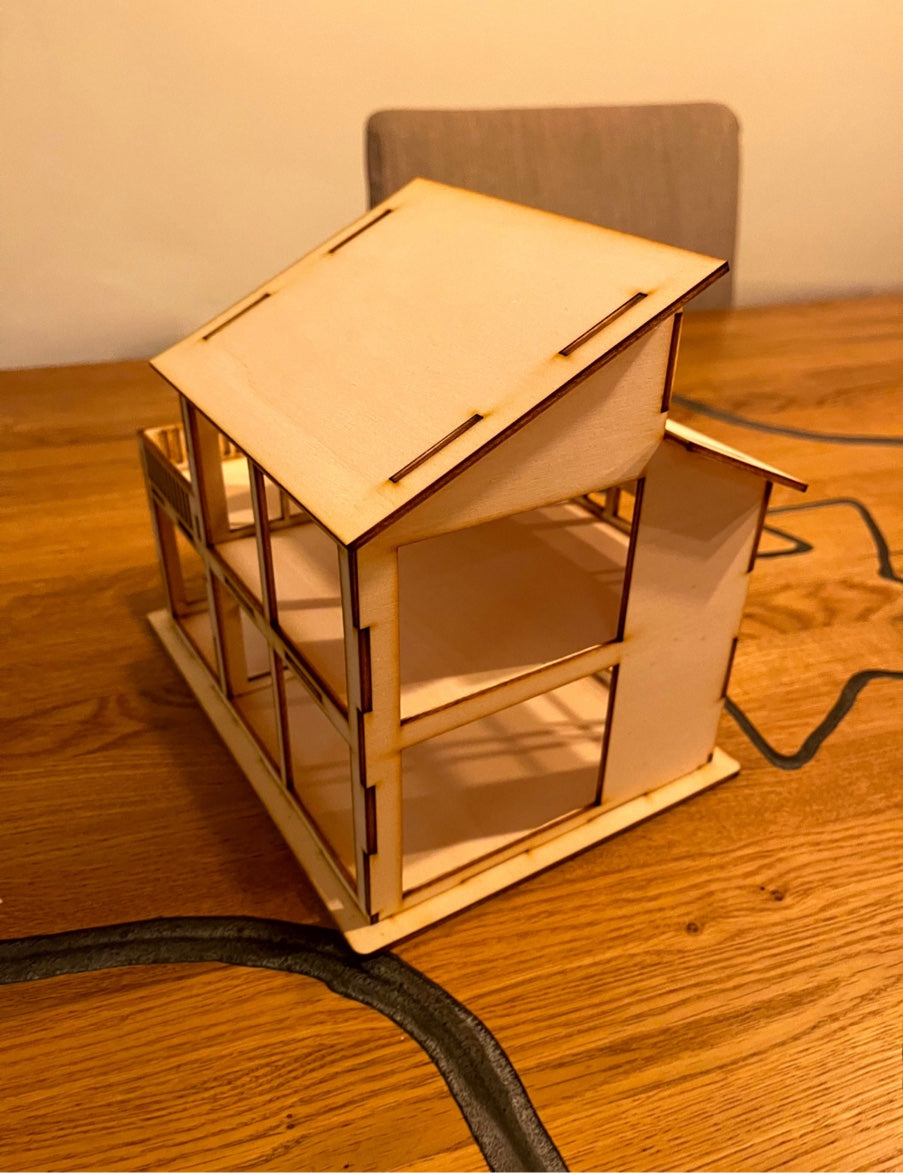 Puppenhaus aus Sperrholz als Bausatz