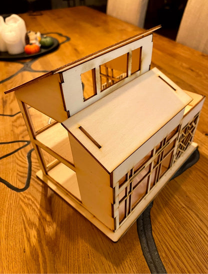 Puppenhaus aus Sperrholz als Bausatz